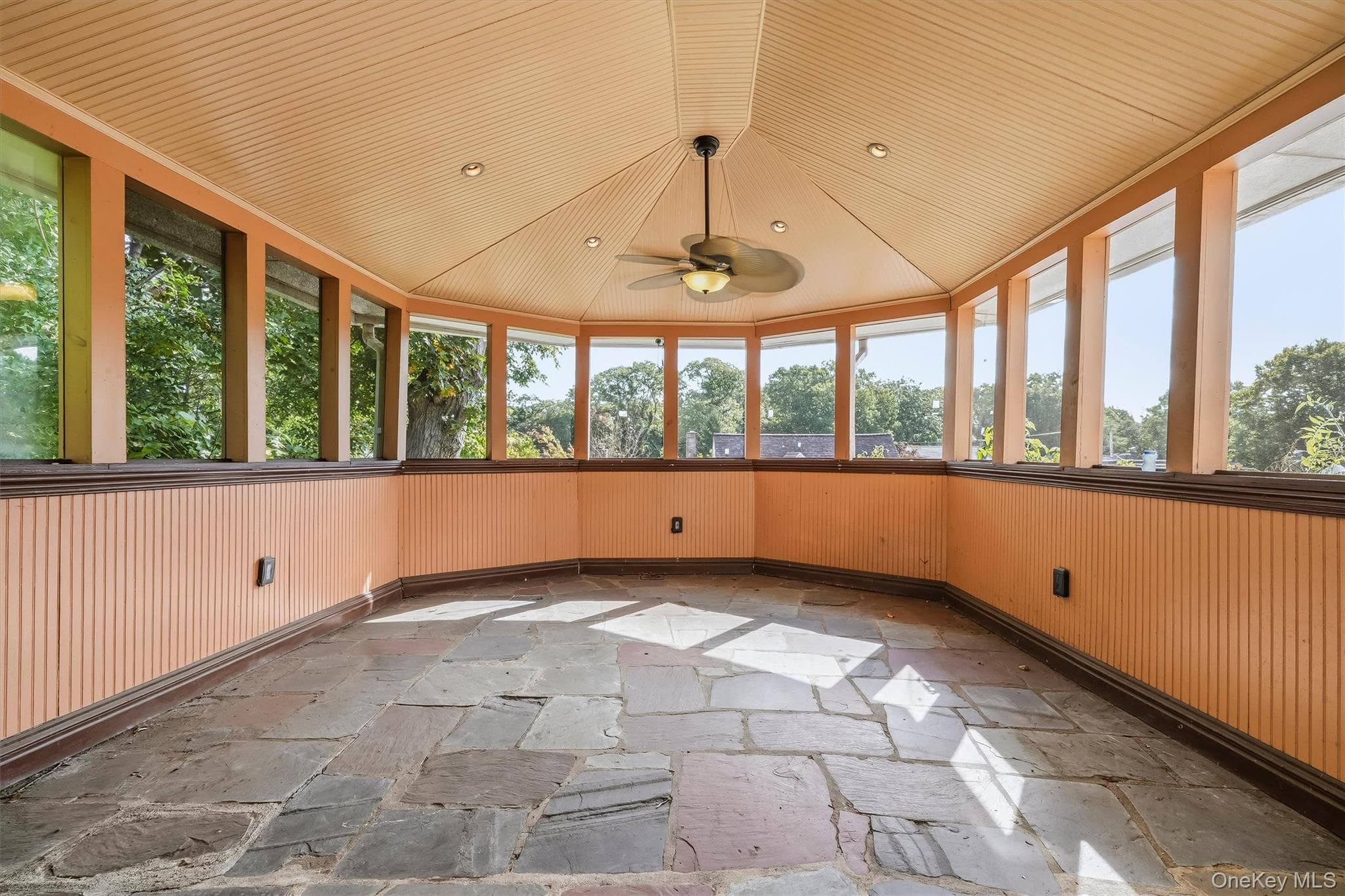 26 Custer Avenue thumbnail 36