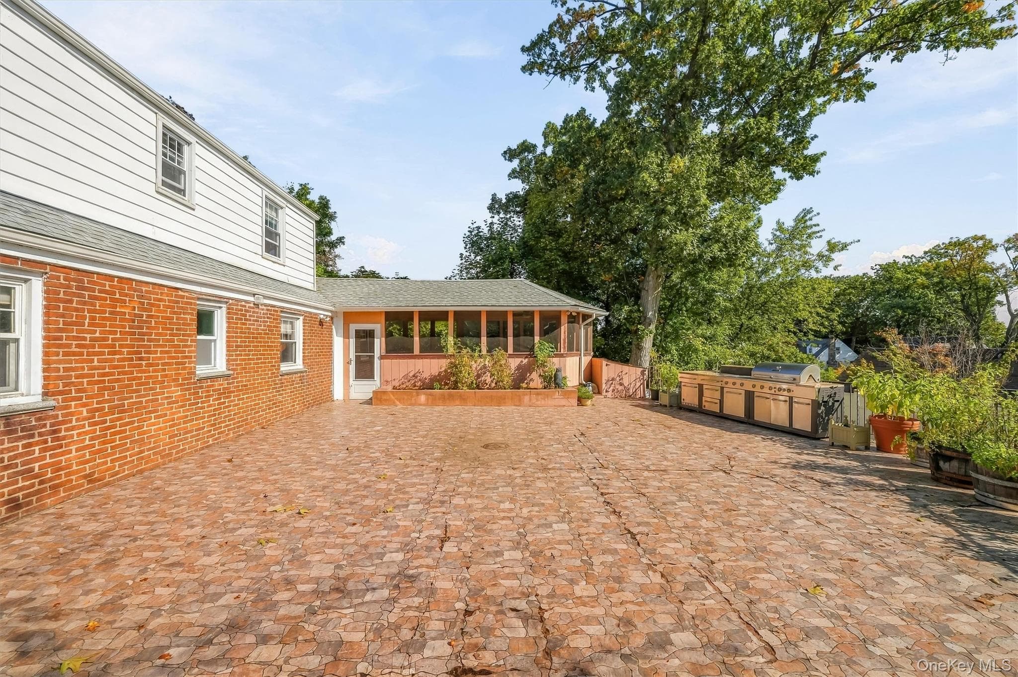 26 Custer Avenue thumbnail 37
