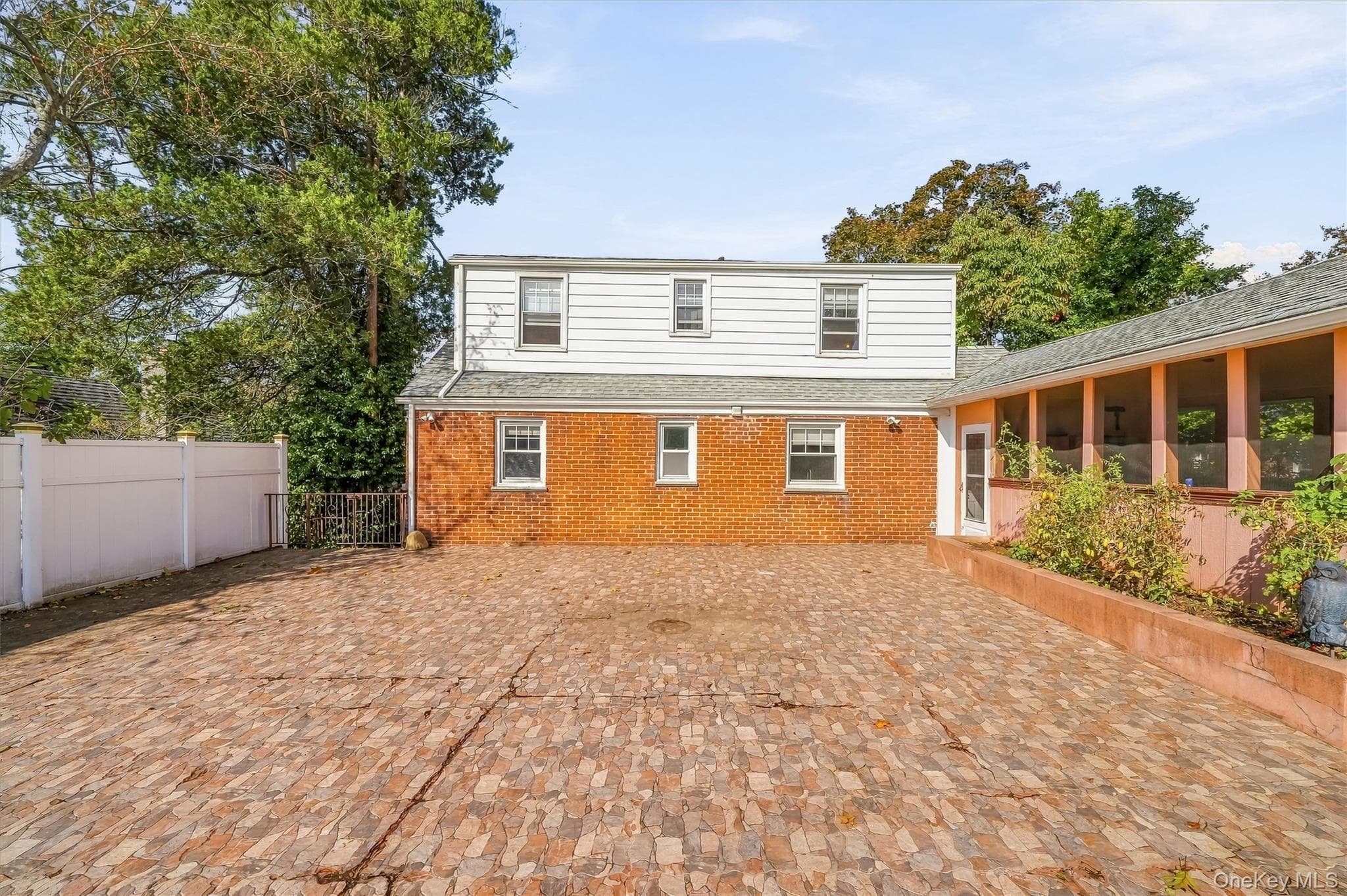 26 Custer Avenue thumbnail 44