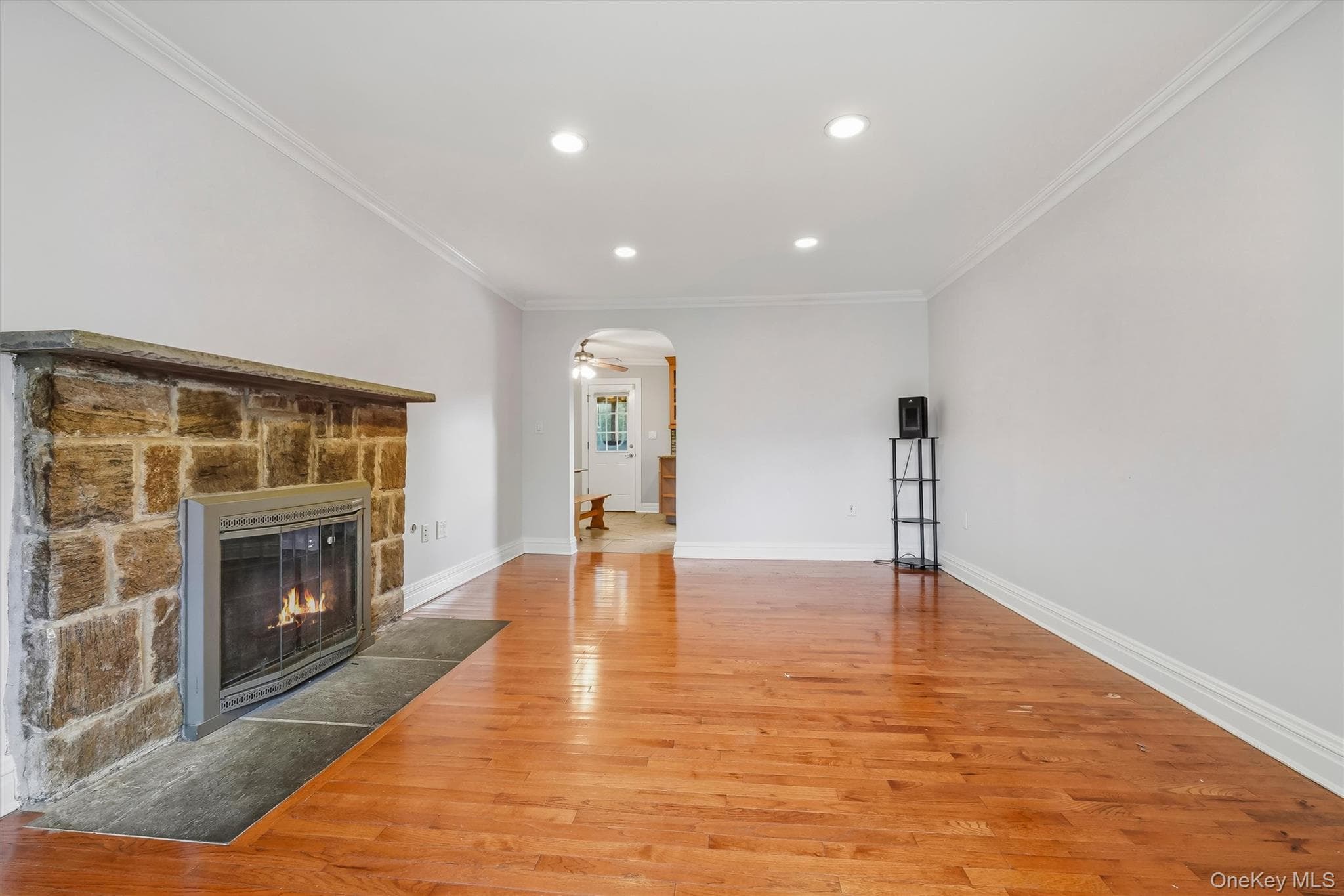 26 Custer Avenue thumbnail 4