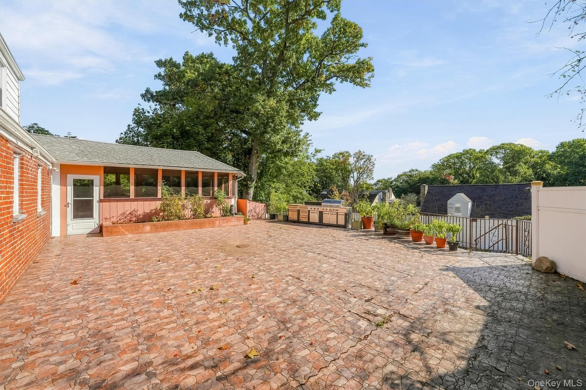 26 Custer Avenue thumbnail 38