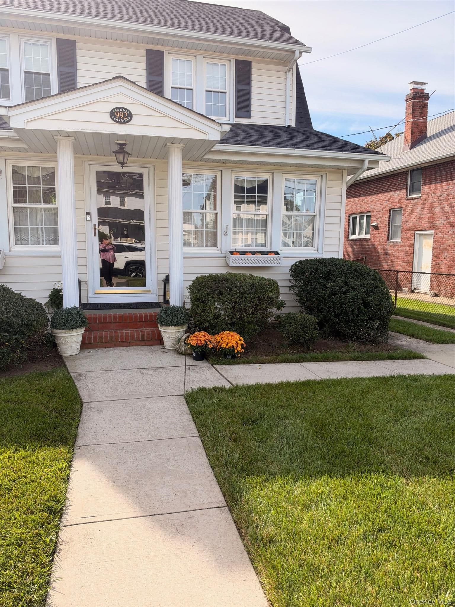 992 Davison Place thumbnail 3