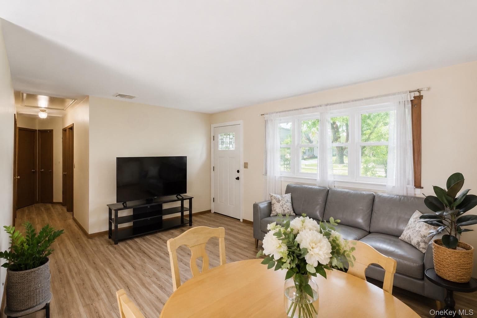 1016 Howells Road thumbnail 2