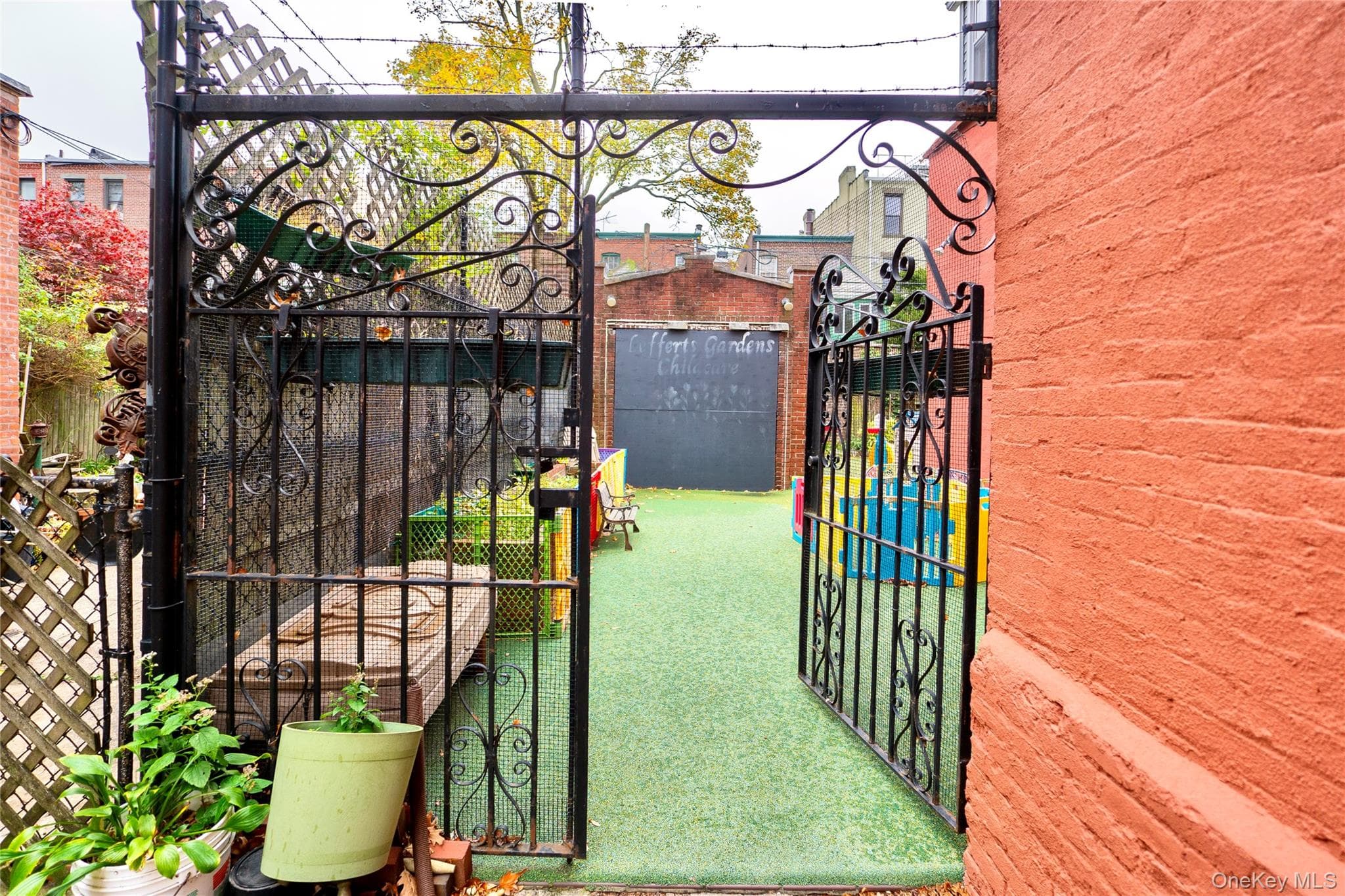 88 Midwood Street thumbnail 5