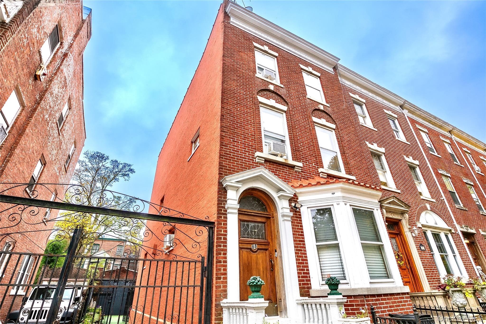 88 Midwood Street thumbnail 3