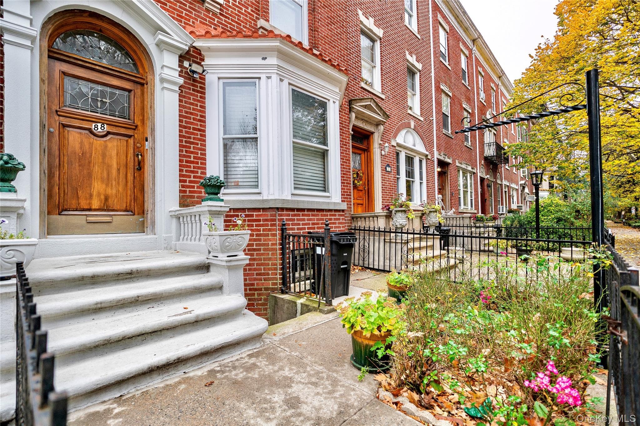 88 Midwood Street photo 1