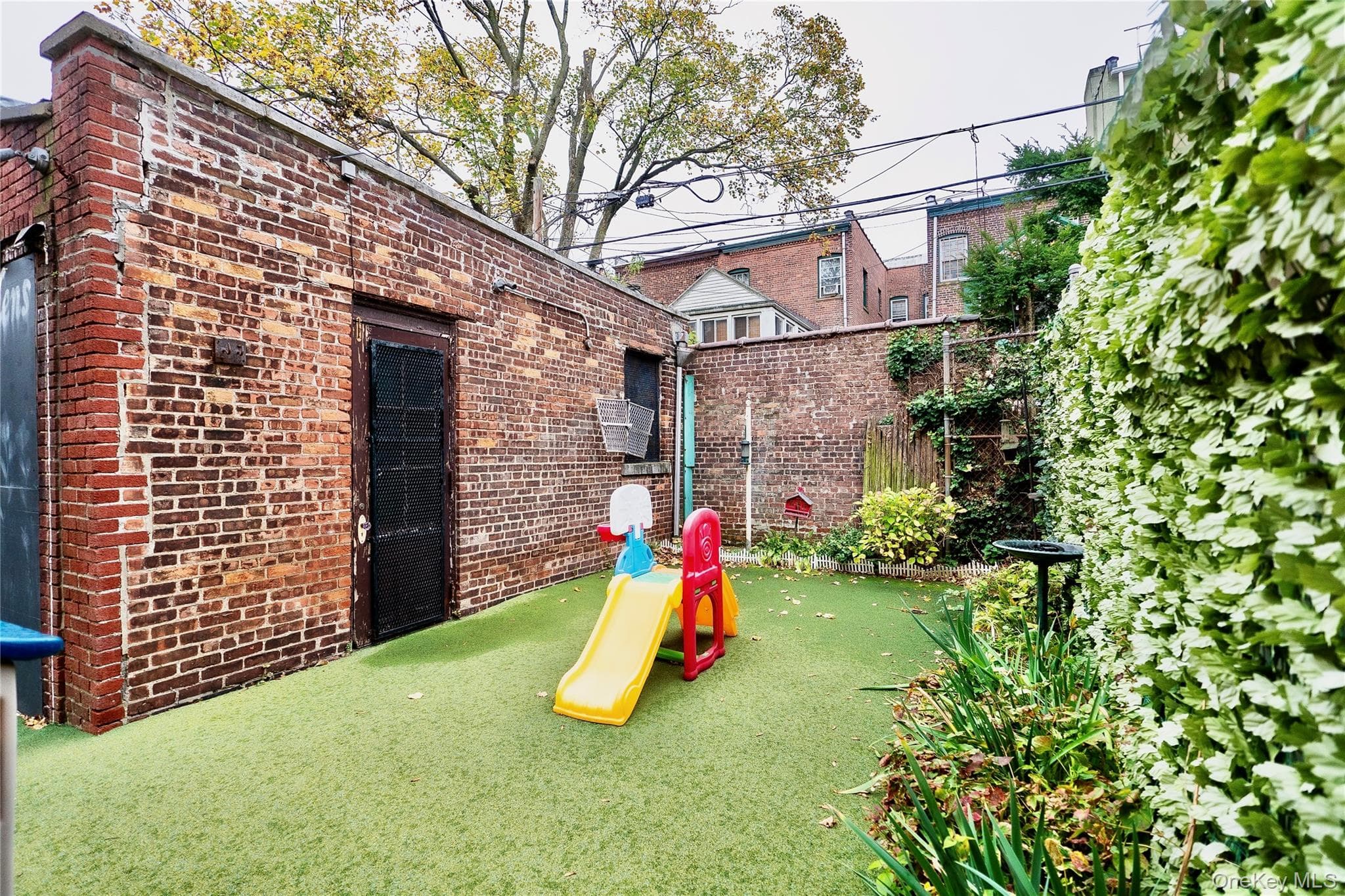 88 Midwood Street thumbnail 7