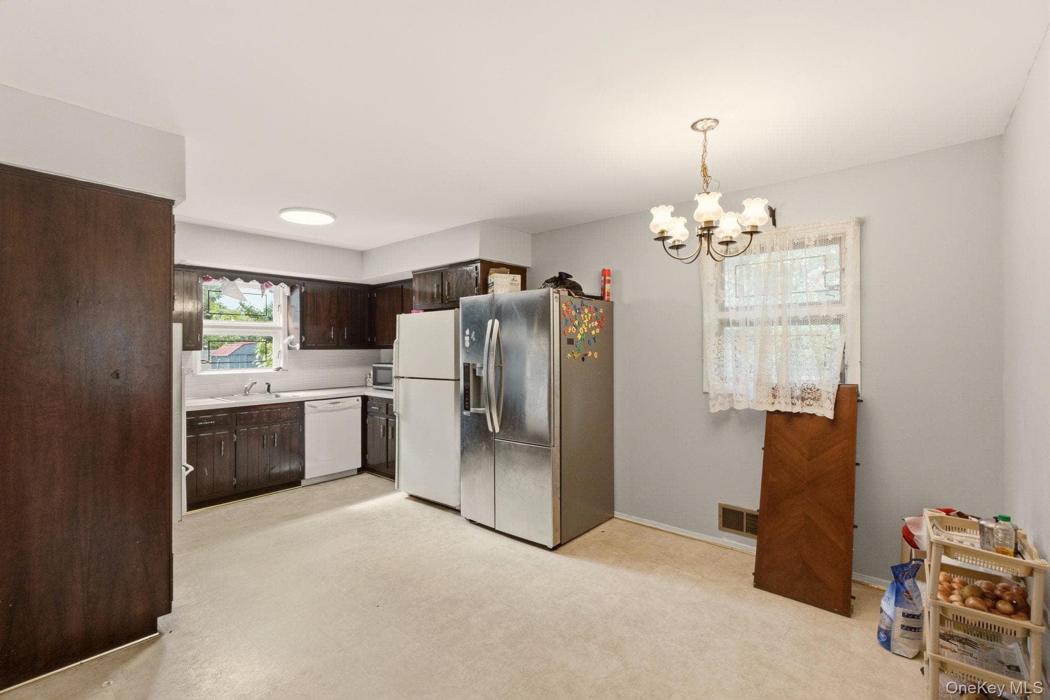 18044 Grand Central Parkway thumbnail 10