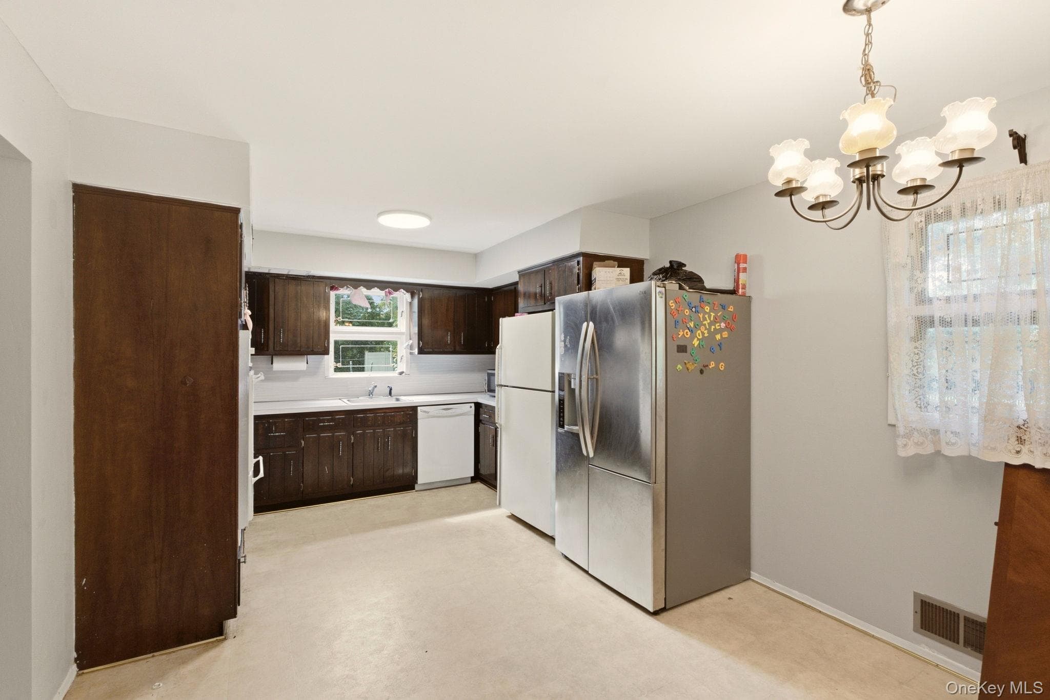 18044 Grand Central Parkway thumbnail 9