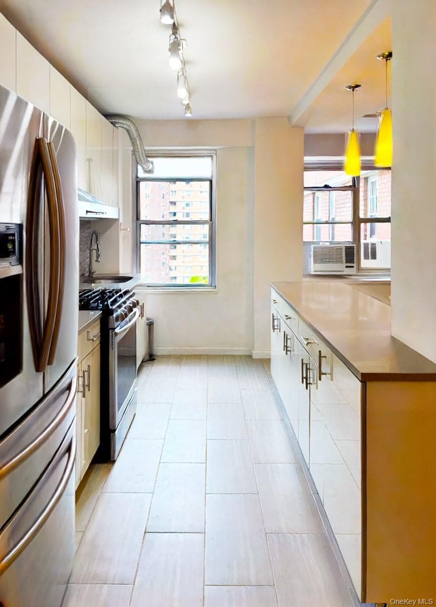 573 Grand Street Unit: D802 thumbnail 5