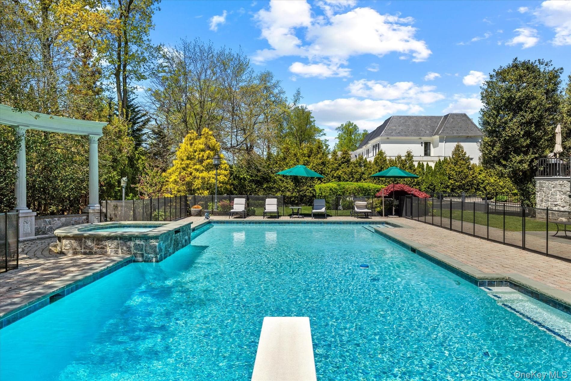 10 Hemlock Drive thumbnail 37
