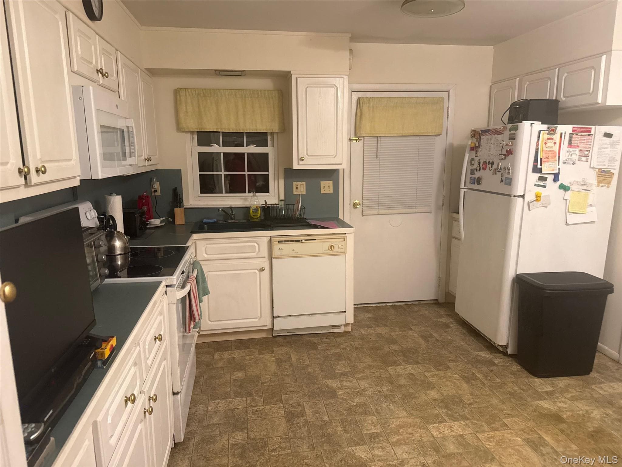 222 Blackpool Court Unit: A thumbnail 4