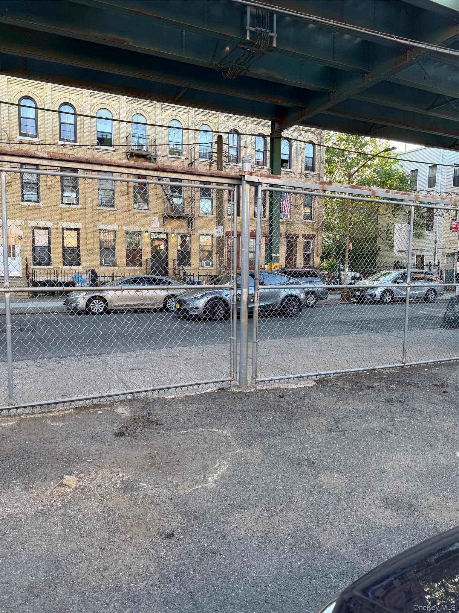 2 Danforth ST thumbnail 5
