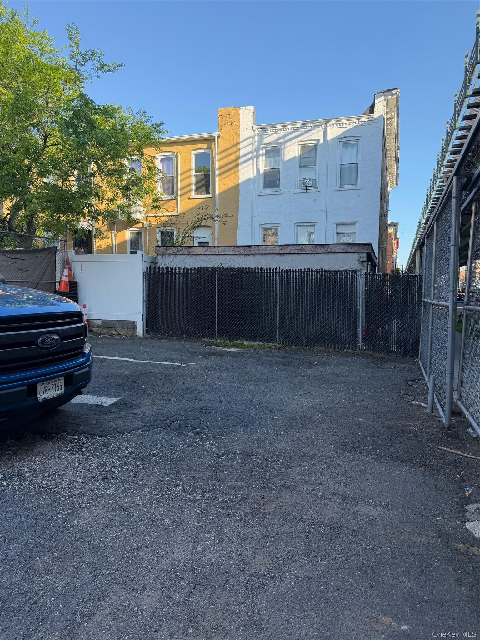2 Danforth ST thumbnail 4