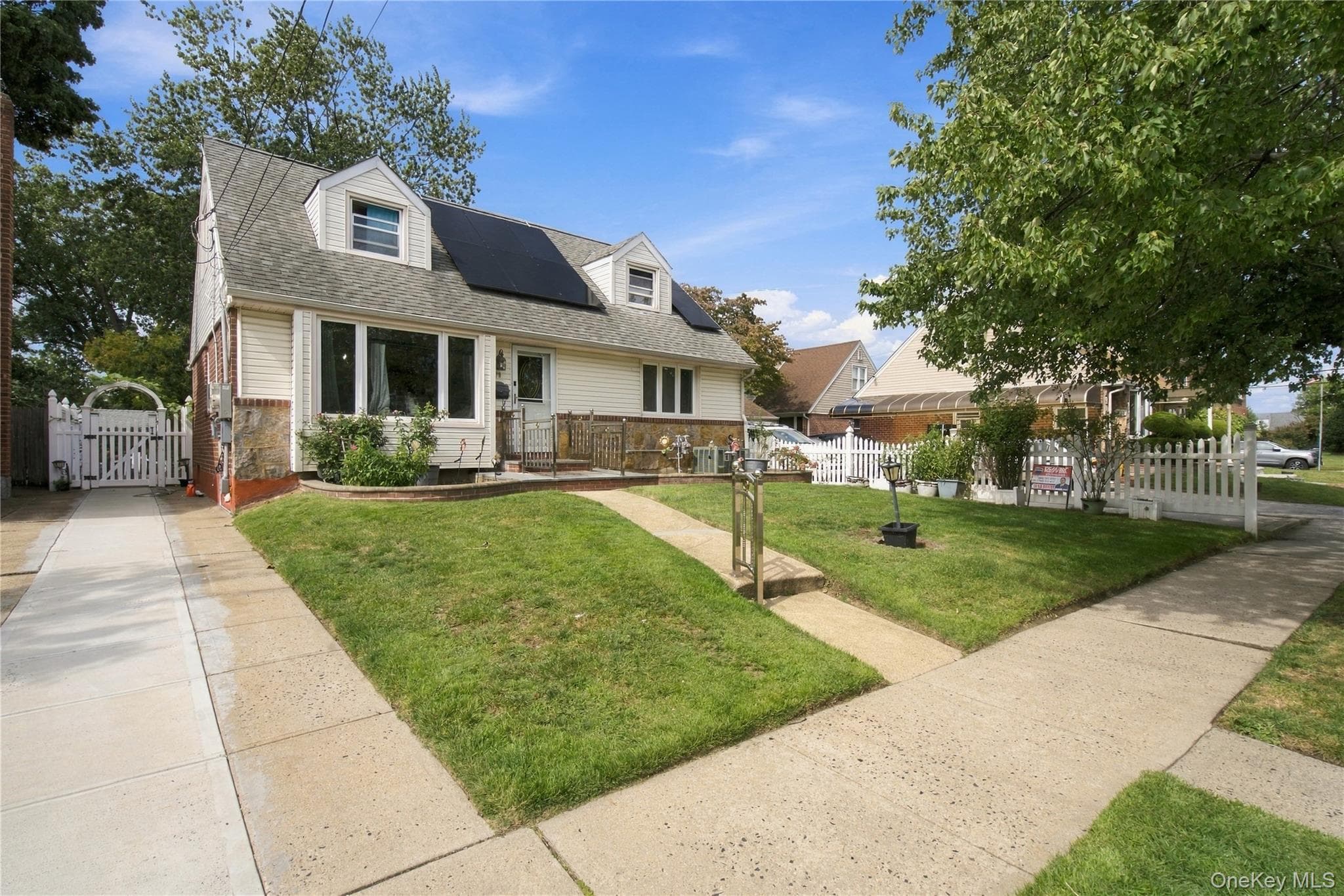 90 Clearstream Avenue photo 1