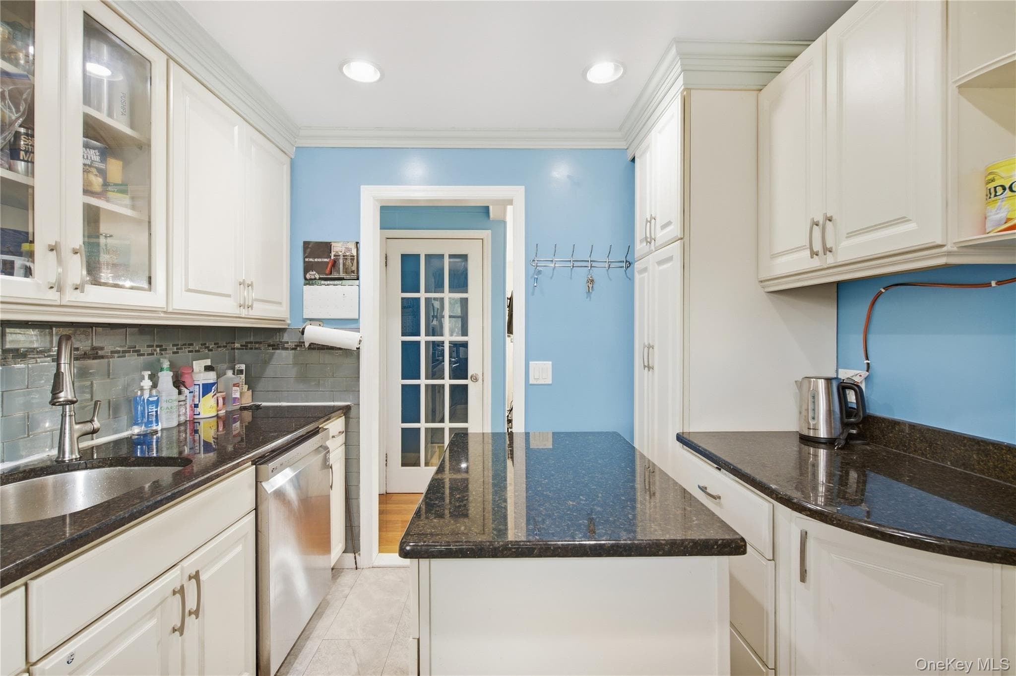 90 Clearstream Avenue thumbnail 11