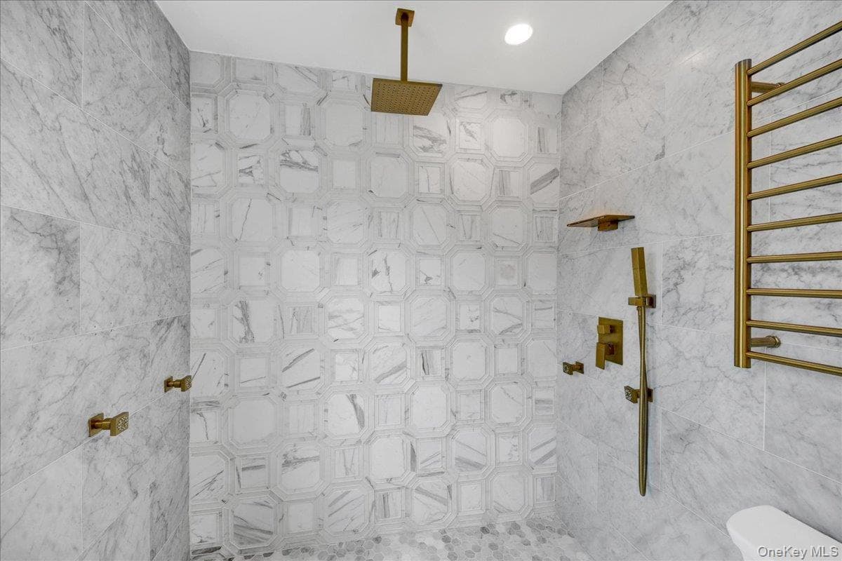 32 Deerfield Avenue thumbnail 19