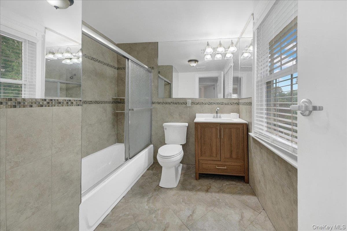 32 Deerfield Avenue thumbnail 24