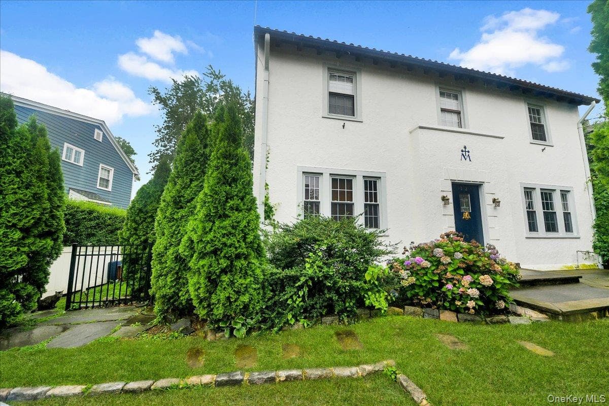32 Deerfield Avenue thumbnail 2