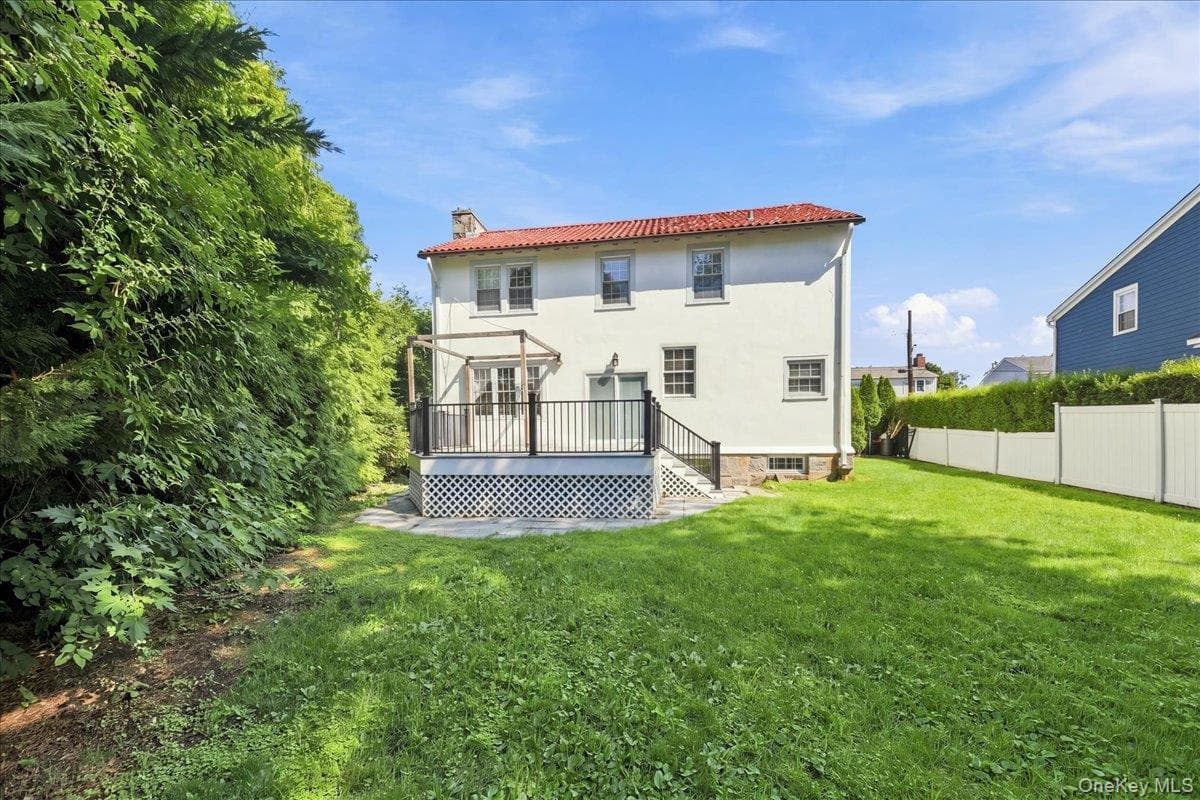 32 Deerfield Avenue thumbnail 25