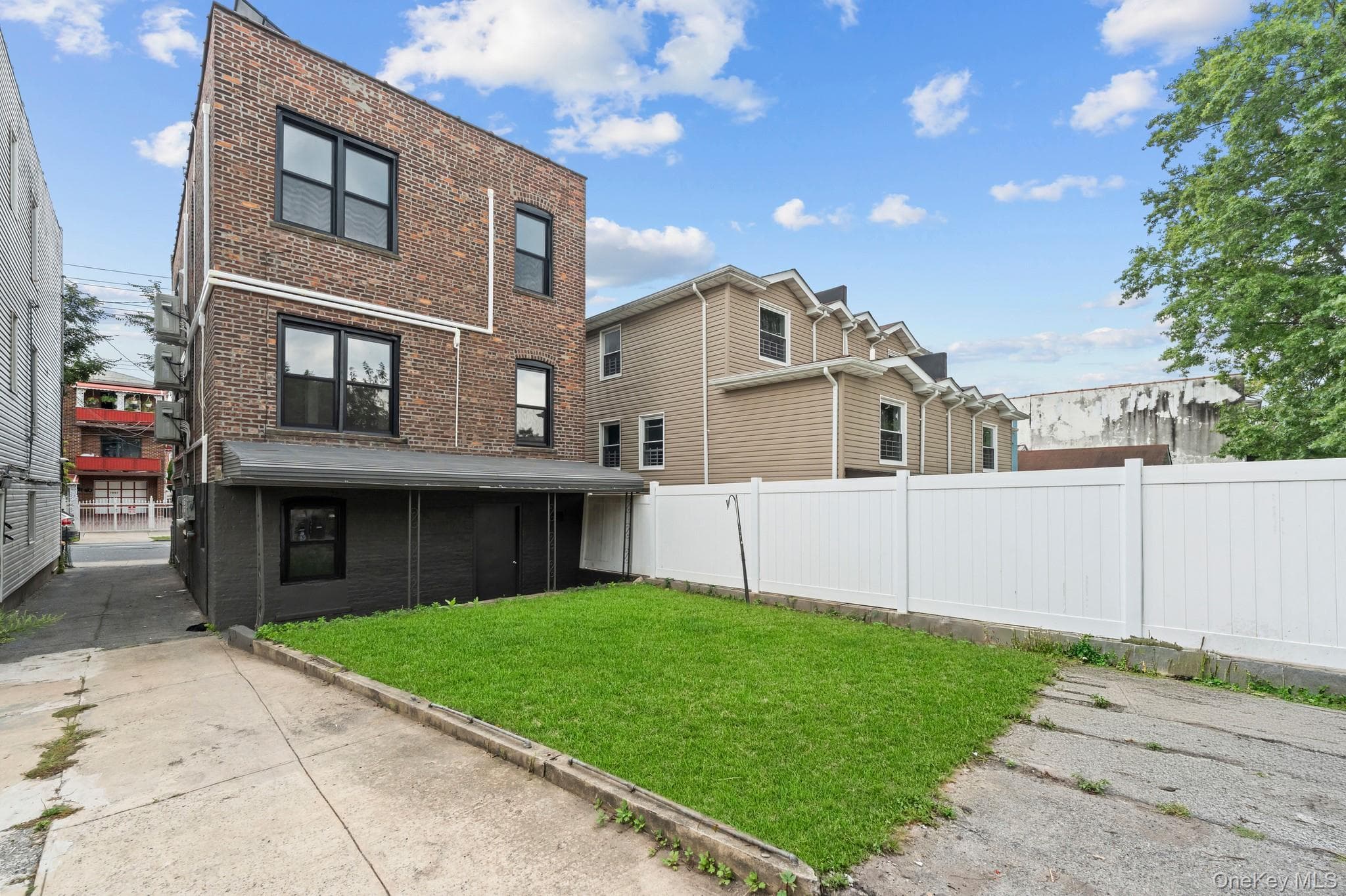 1024 E 226th Street thumbnail 14