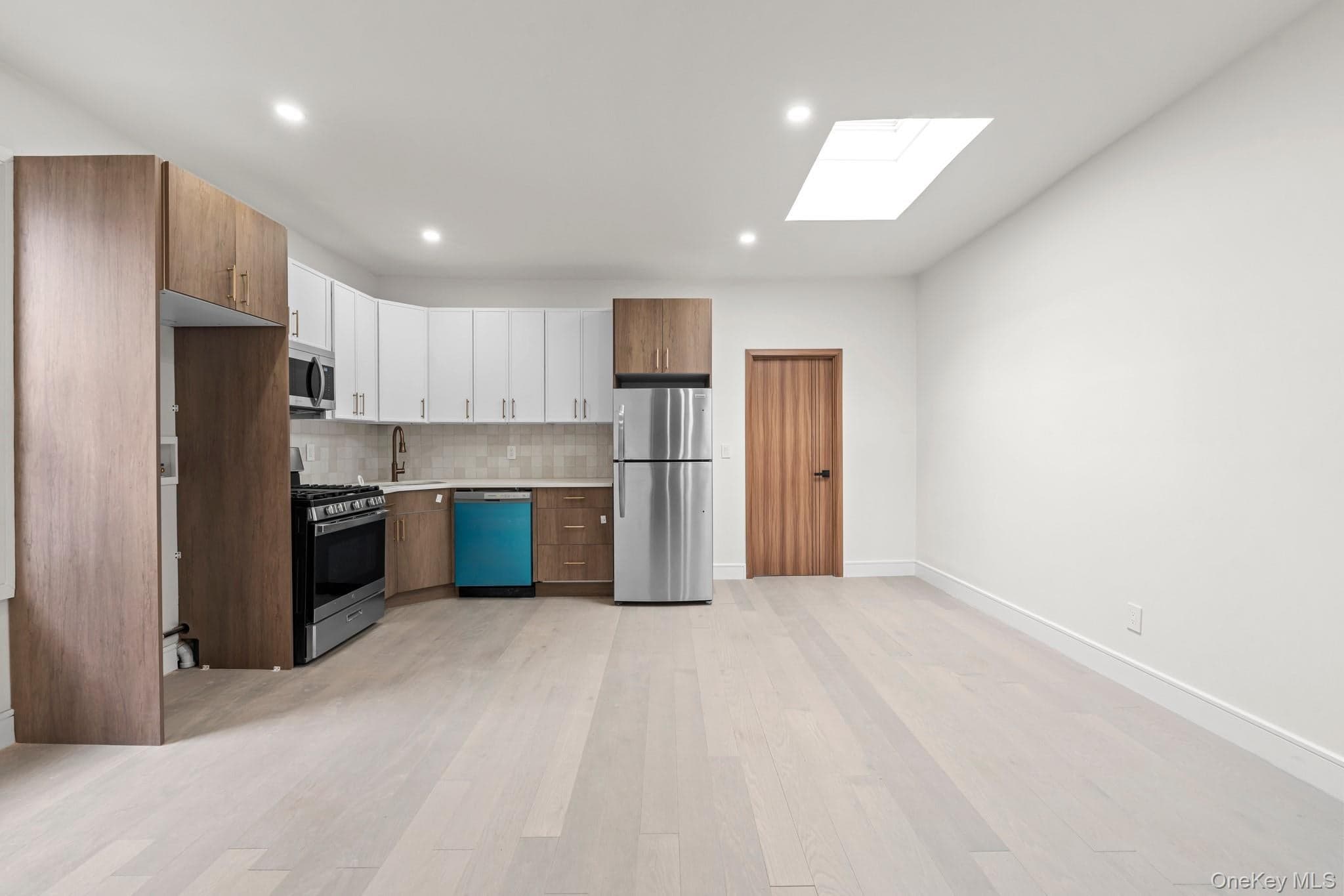 1024 E 226th Street thumbnail 9