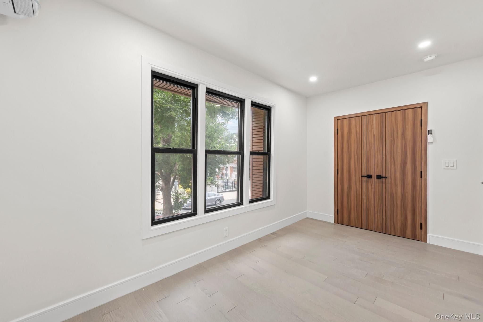 1024 E 226th Street thumbnail 13