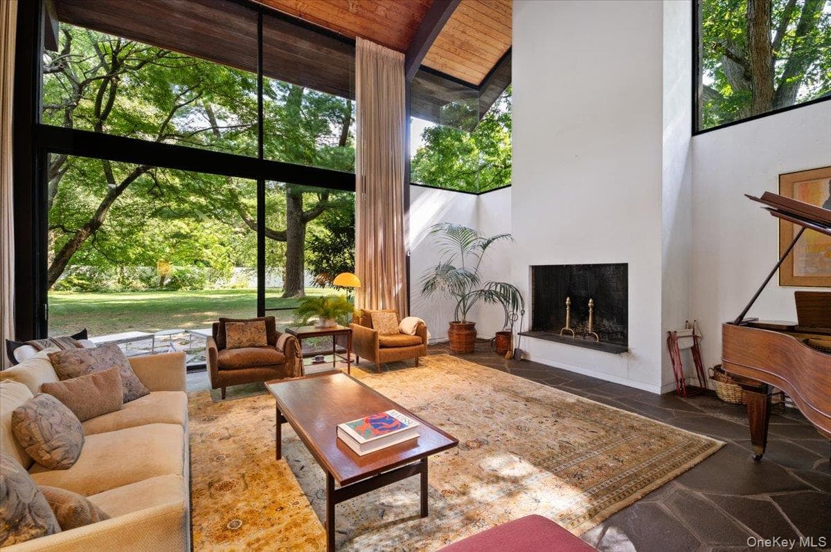 347 Duck Pond Road thumbnail 8