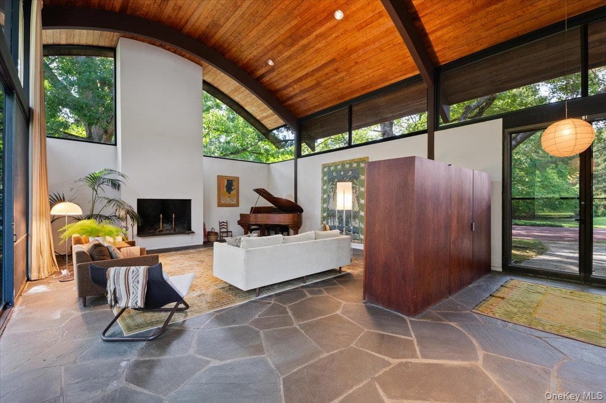347 Duck Pond Road thumbnail 7