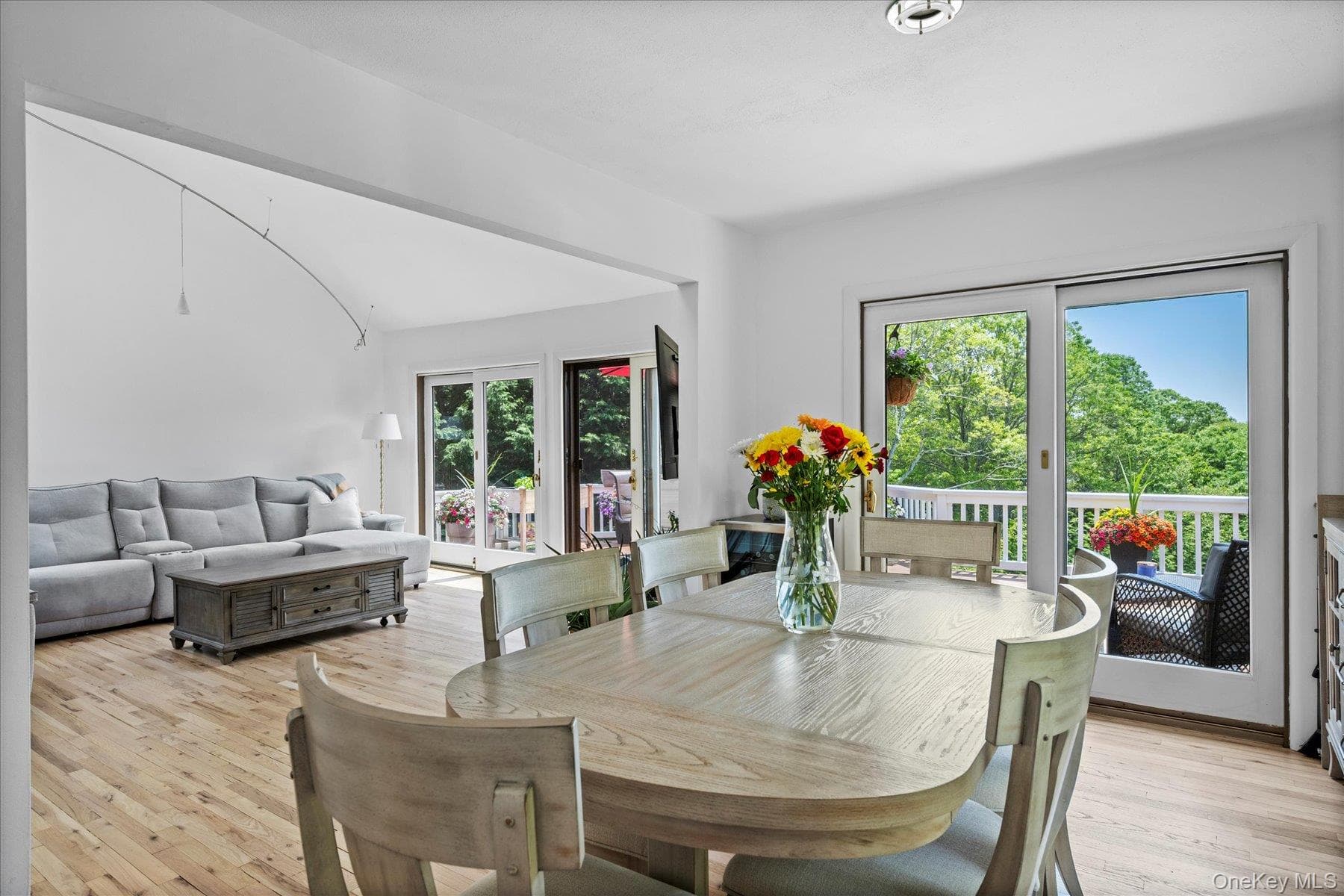370 Old Canoe Place Road thumbnail 7