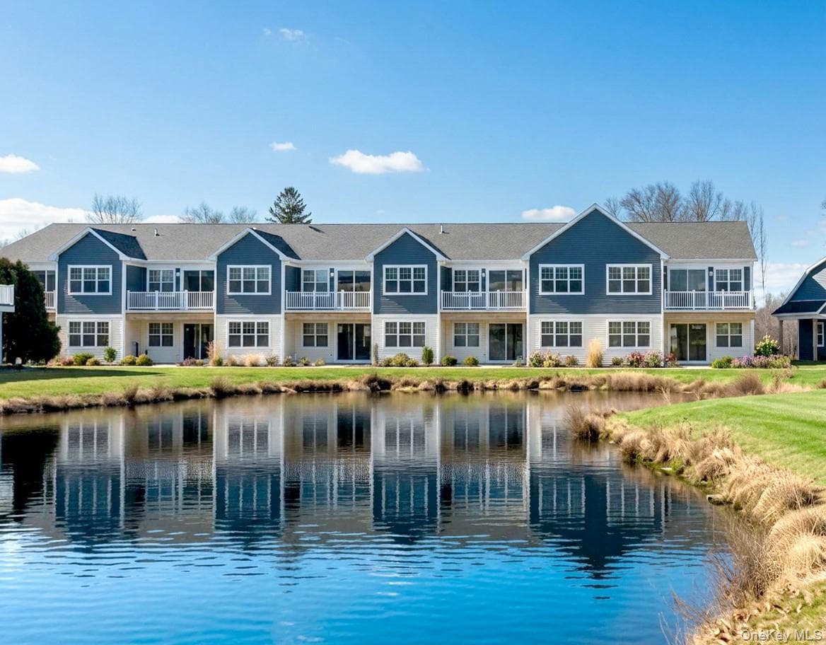 612 Bay View Circle Unit: 12, Moriches