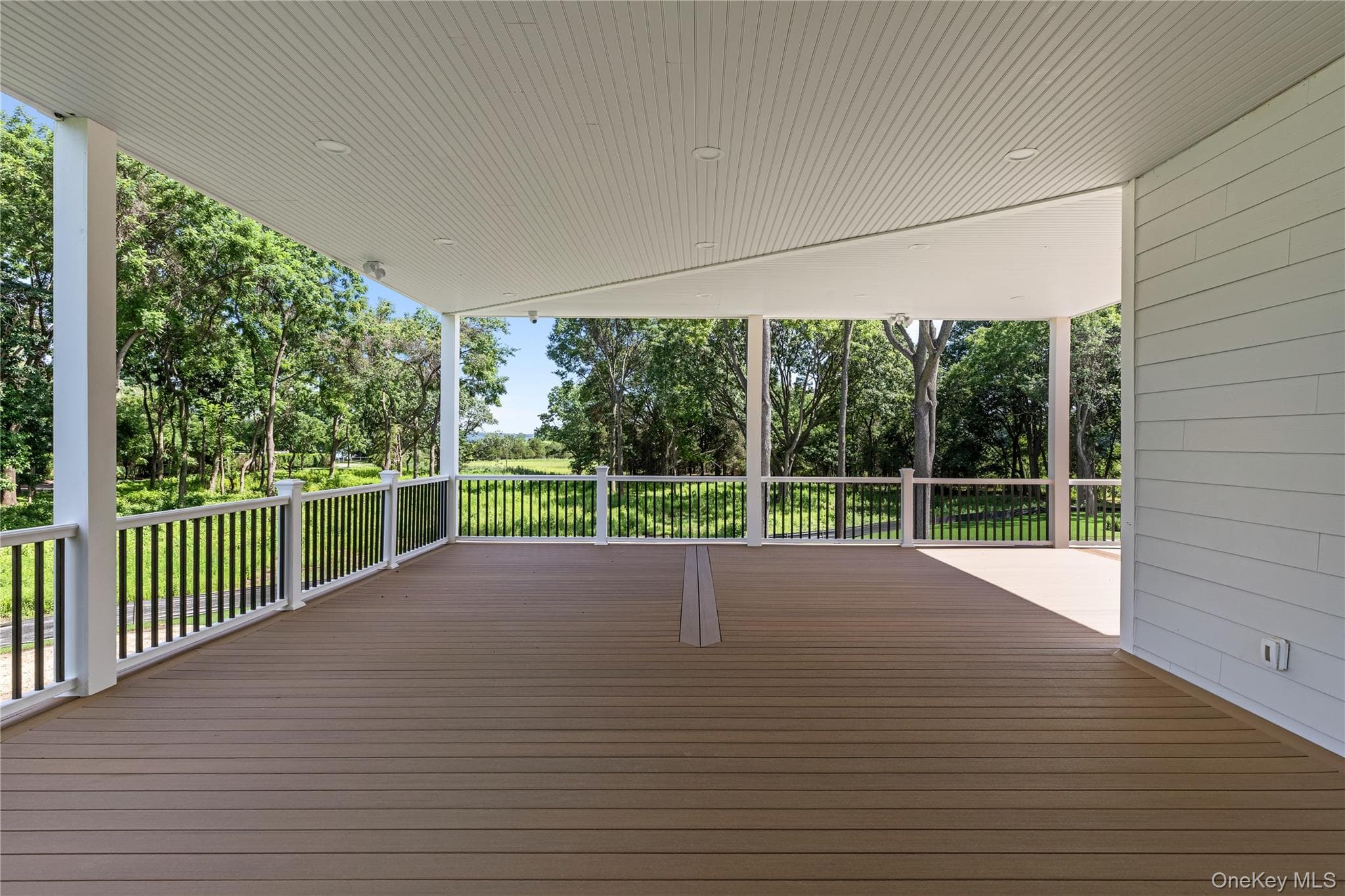 220 Beach Road thumbnail 26