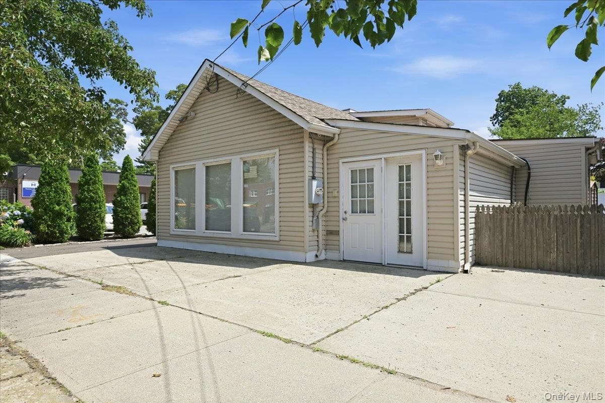 2169 Wantagh Avenue thumbnail 3