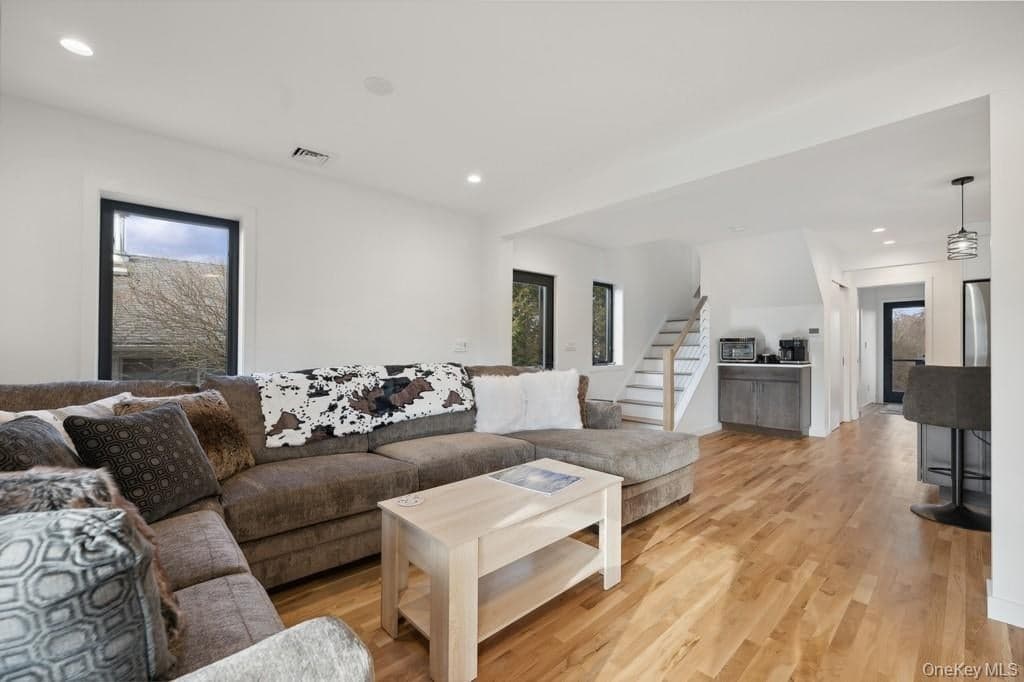 45 Ditch Plains Road thumbnail 3