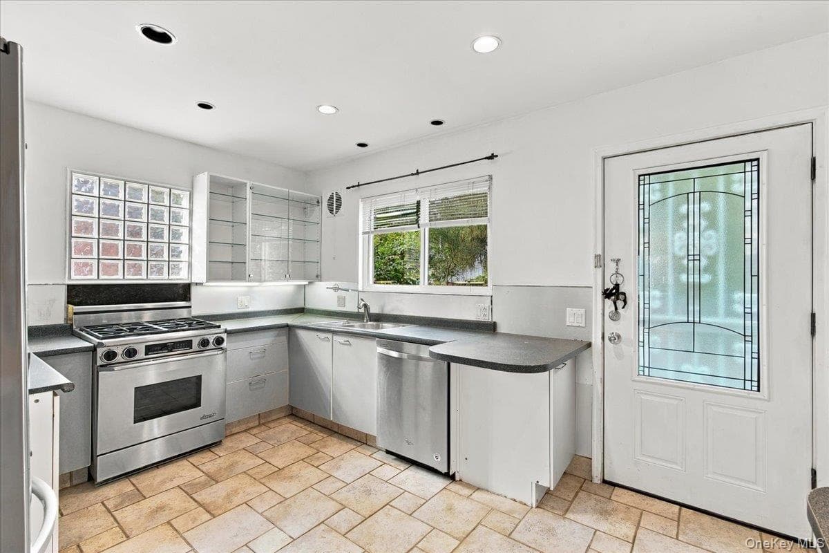 973 N 3rd Street thumbnail 12