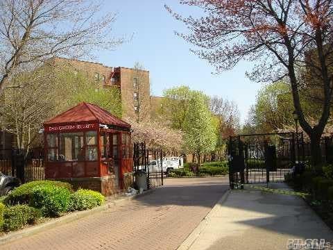 150-25 72 Road Unit: 1J, Kew Garden Hills