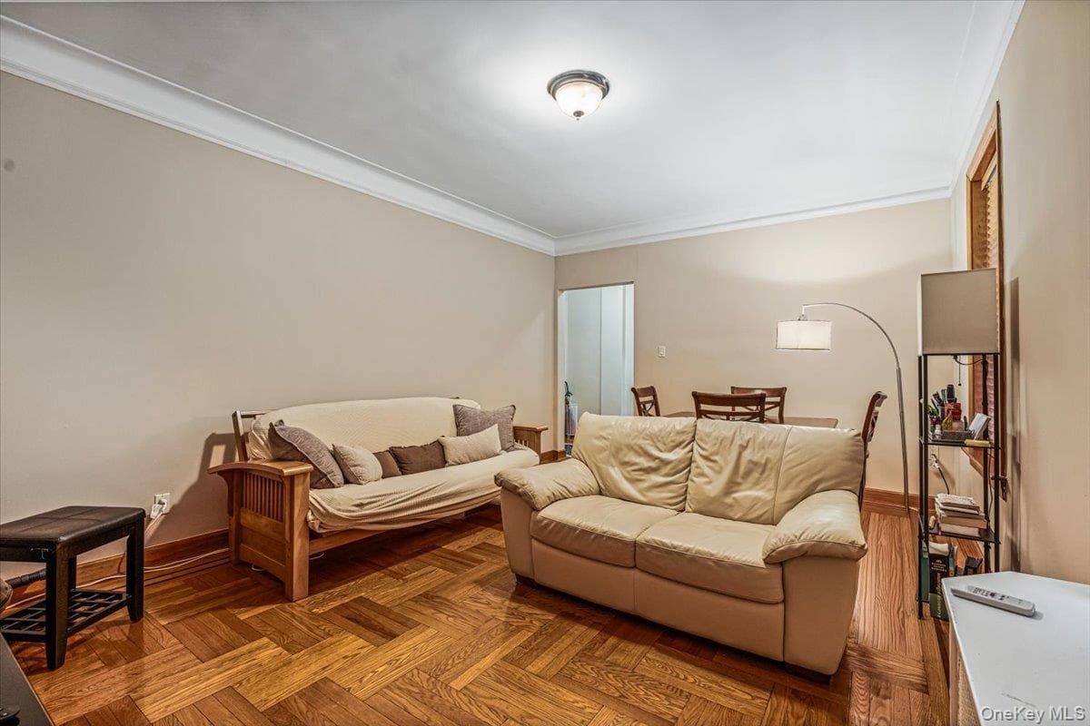 8344 Lefferts Boulevard Unit: 3D thumbnail 5
