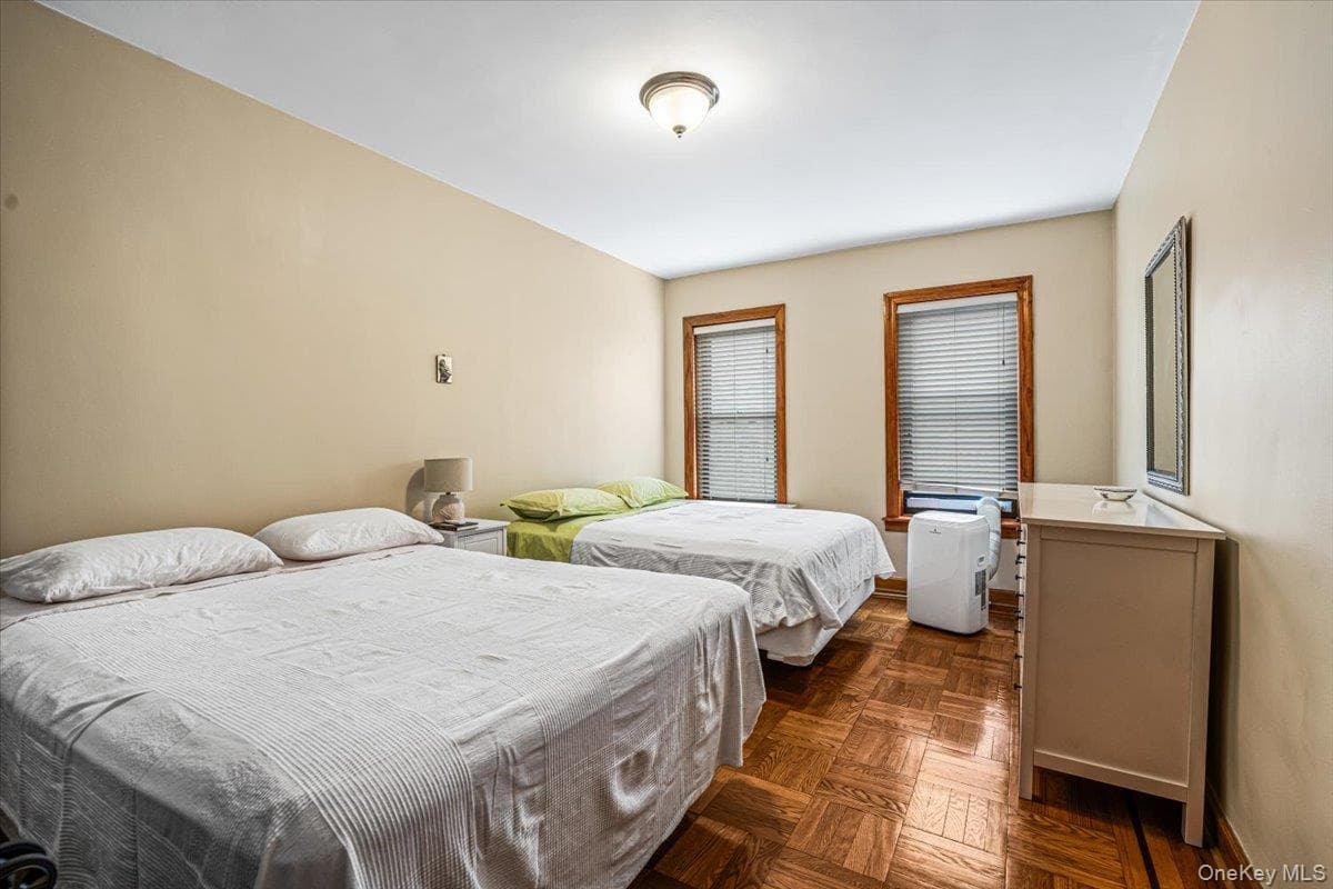 8344 Lefferts Boulevard Unit: 3D thumbnail 10