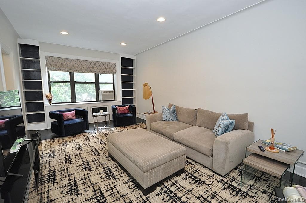 143 Garth Road Unit: 4N thumbnail 2