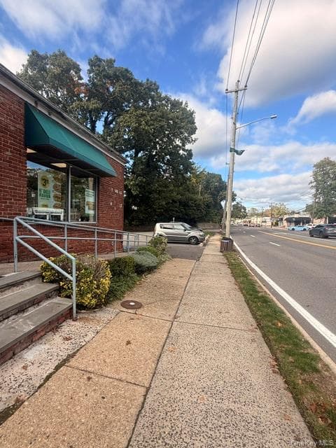 1185 Willis Avenue thumbnail 2