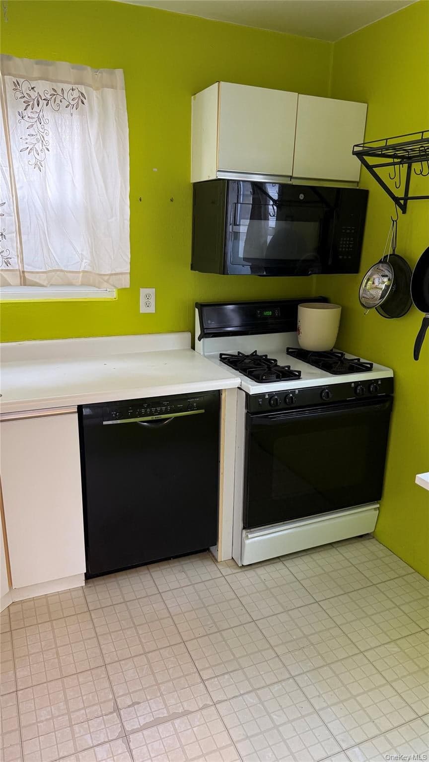 1072 Fenwood Drive Unit: 4 thumbnail 2