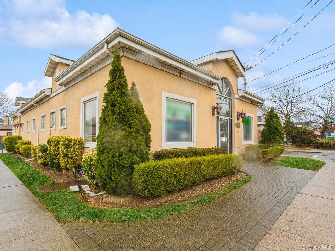 270 Doughty Boulevard thumbnail 2