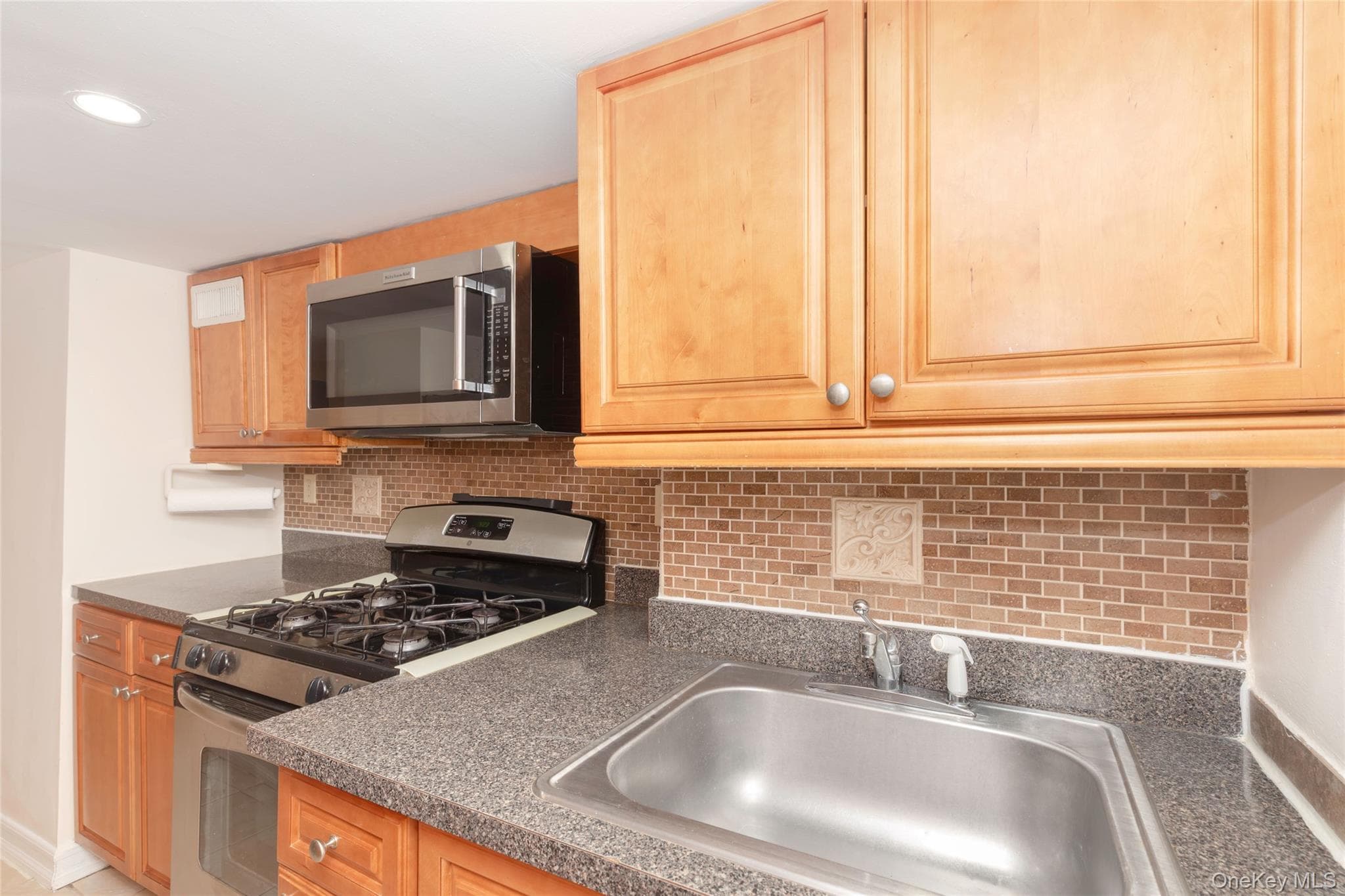 2035 Central Park Avenue Unit: AA4 thumbnail 4
