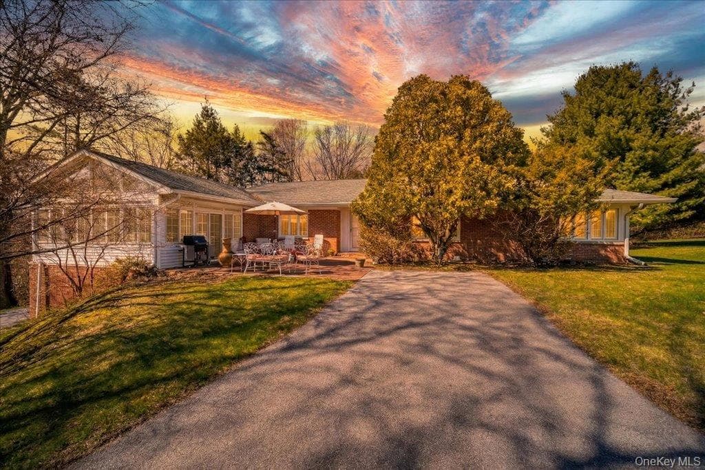 650 Netherwood Road photo 1