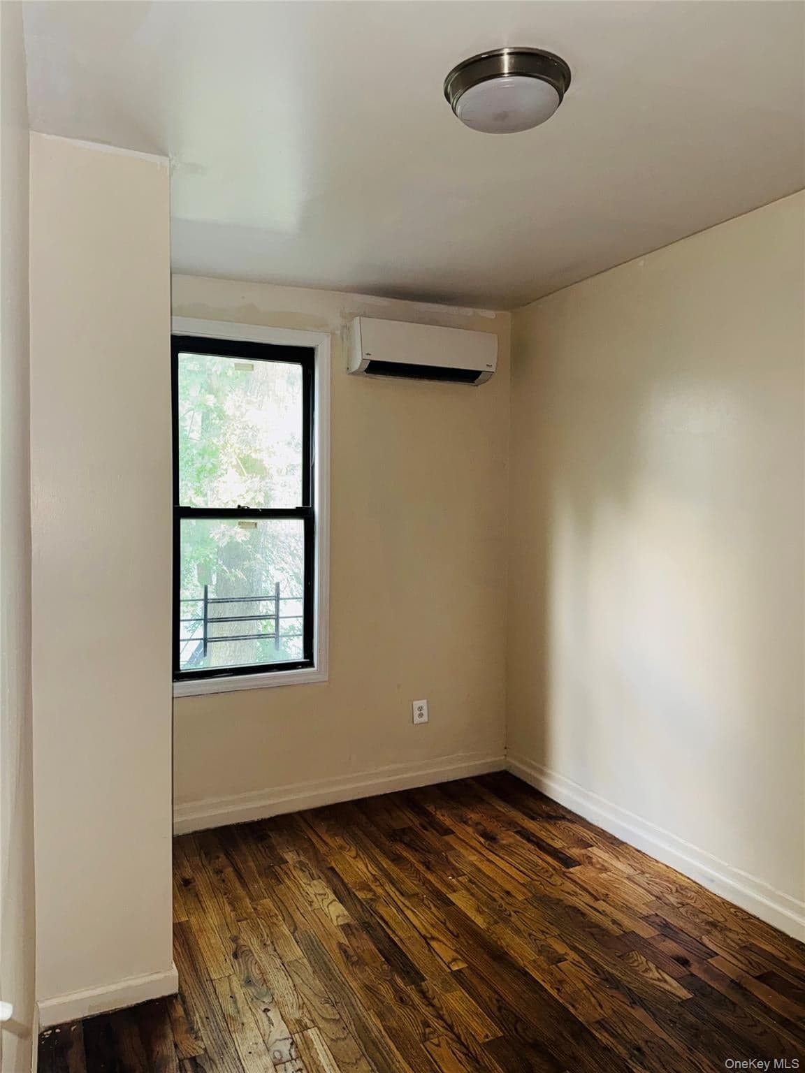 342 E 194th Street thumbnail 10