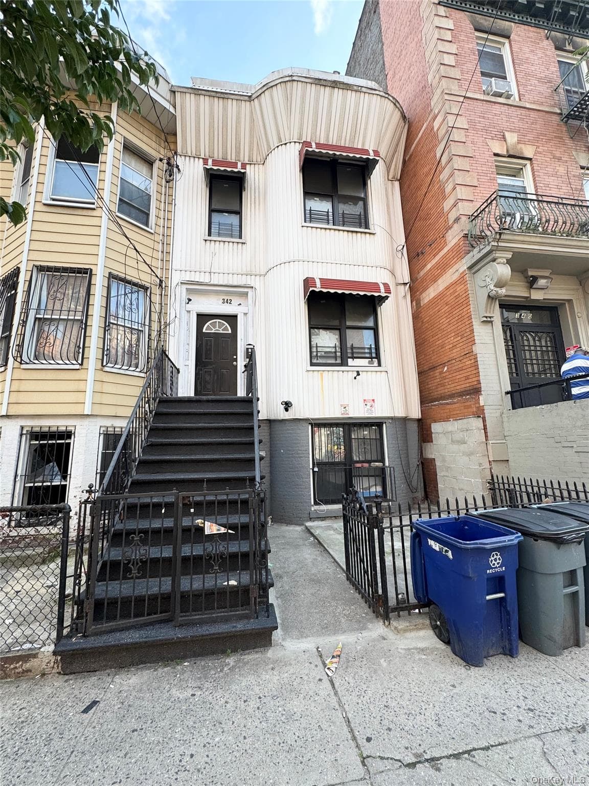 342 E 194th Street photo 1