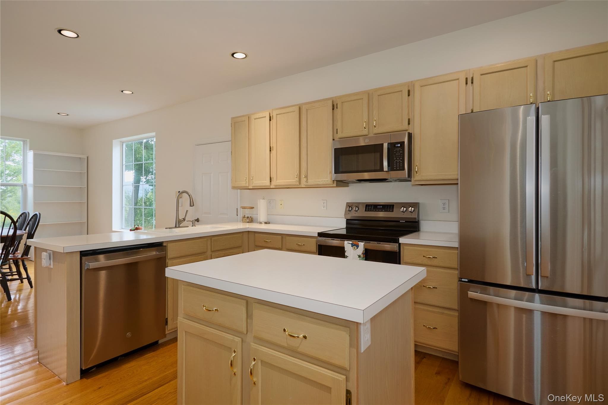 85 Roosevelt Drive thumbnail 17