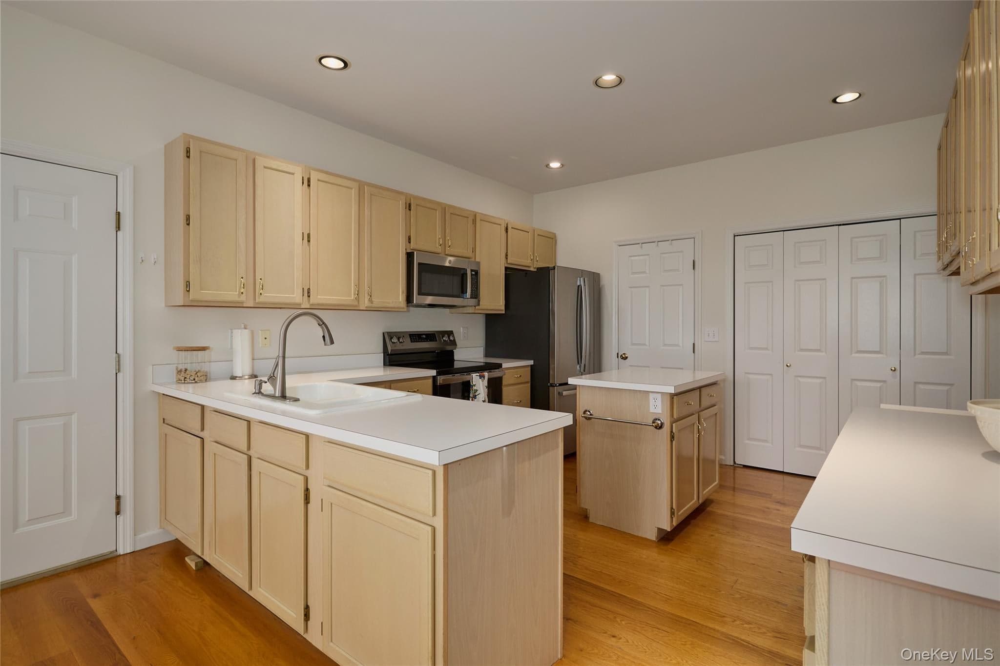 85 Roosevelt Drive thumbnail 21
