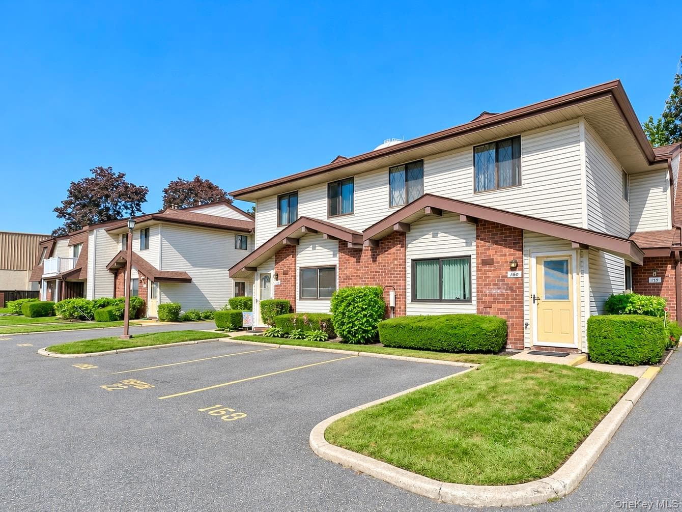 160 Cambridge Drive thumbnail 2