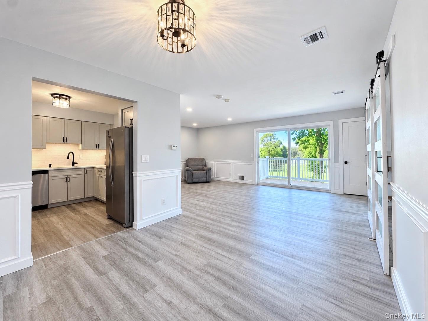 160 Cambridge Drive thumbnail 3
